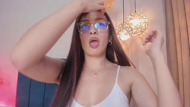 Snapshot of AndraCyruss chatting on March 23, 11:42 pm AndraCyruss online show from March 23, 11:42 pm