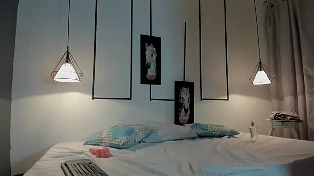 EmilyCorson online show from February 10, 11:42 pm