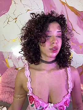 Woo isDaphne online show from June 1, 10:55 pm