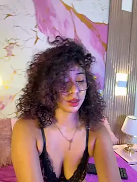 Woo isDaphne online show from June 29, 11:05 pm