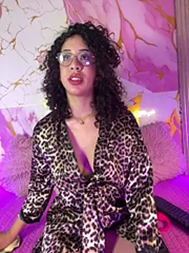 Woo isDaphne online show from July 9, 11:31 pm