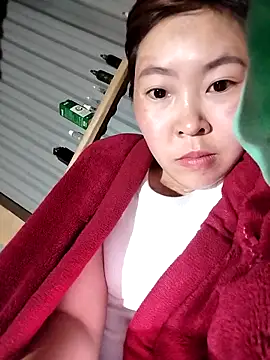 Yiyoongg online show from March 3, 1:50 pm