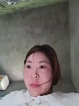 Yiyoongg online show from June 29, 10:15 am
