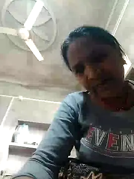 Snapshot of Loomaraj chatting on April 9, 4:56 am Loomaraj online show from April 9, 4:56 am