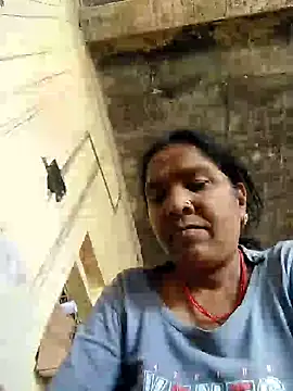 Snapshot of Loomaraj chatting on April 9, 6:19 am Loomaraj online show from April 9, 6:19 am