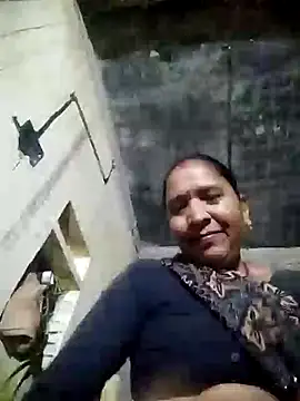 Snapshot of Loomaraj chatting on April 10, 4:01 pm Loomaraj online show from April 10, 4:01 pm