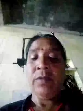 Snapshot of Loomaraj chatting on April 18, 2:43 pm Loomaraj online show from April 18, 2:43 pm