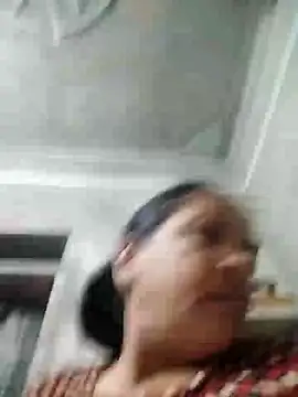 Snapshot of Loomaraj chatting on May 28, 10:07 pm Loomaraj online show from May 28, 10:07 pm