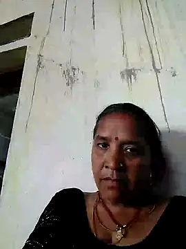 Snapshot of Loomaraj chatting on June 7, 5:11 am Loomaraj online show from June 7, 5:11 am