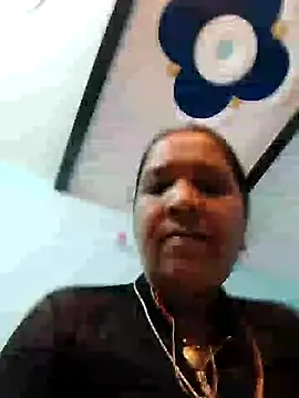 Snapshot of Loomaraj chatting on June 10, 12:22 am Loomaraj online show from June 10, 12:22 am