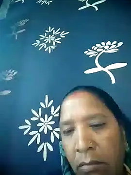 Snapshot of Loomaraj chatting on June 11, 12:32 am Loomaraj online show from June 11, 12:32 am