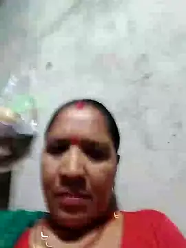 Snapshot of Loomaraj chatting on June 13, 5:00 pm Loomaraj online show from June 13, 5:00 pm