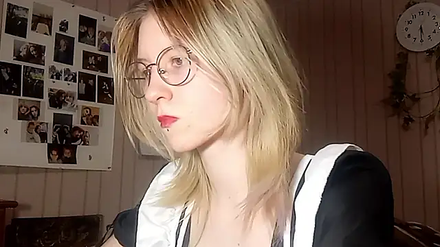 RunawayBr1de online show from February 14, 2:25 pm