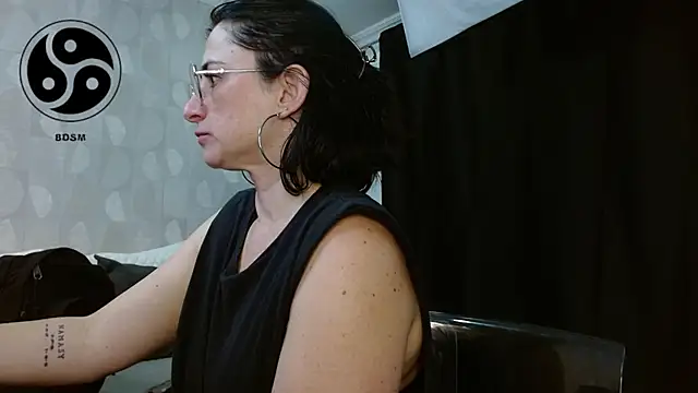 Snapshot of lincebdsm chatting on December 3, 9:24 pm lincebdsm online show from December 3, 9:24 pm