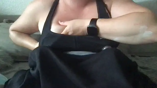 Snapshot of FlirtyFrayaXX chatting on July 1, 6:51 pm FlirtyFrayaXX online show from July 1, 6:51 pm