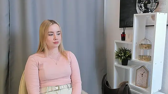 IvetteLabore online show from February 9, 1:15 pm