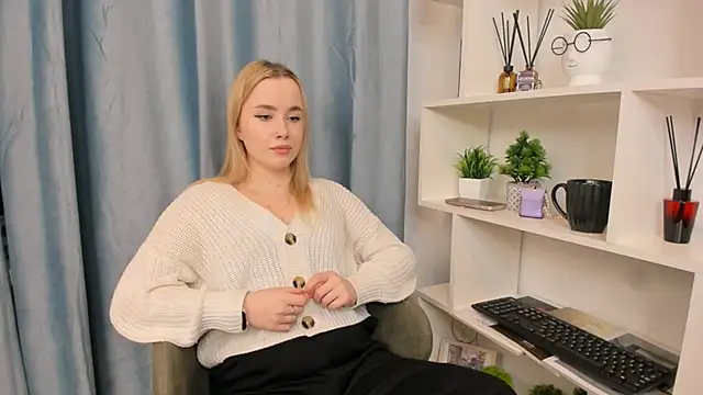 IvetteLabore online show from February 10, 7:23 am