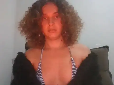Snapshot of 4petitosa_ chatting on August 6, 2:24 am 4petitosa online show from August 6, 2:24 am