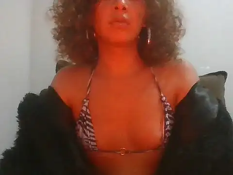 Snapshot of 4petitosa_ chatting on August 7, 2:24 am 4petitosa online show from August 7, 2:24 am
