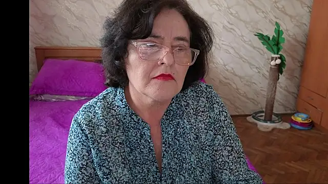 xMaryxAnne online show from April 4, 2:58 pm