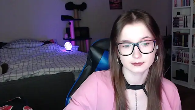 Snapshot of LunaXcherry chatting on March 30, 6:09 pm LunaXcherry online show from March 30, 6:09 pm