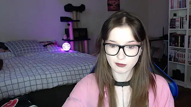 Snapshot of LunaXcherry chatting on March 31, 4:40 pm LunaXcherry online show from March 31, 4:40 pm