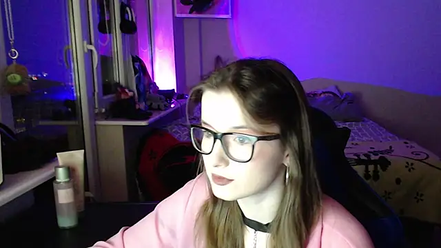 Snapshot of LunaXcherry chatting on April 6, 7:15 pm LunaXcherry online show from April 6, 7:15 pm