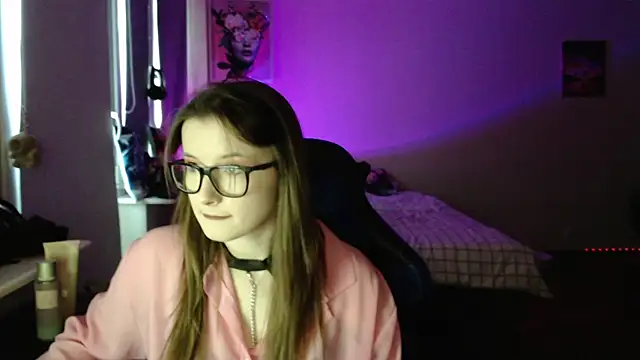 Snapshot of LunaXcherry chatting on April 9, 4:56 pm LunaXcherry online show from April 9, 4:56 pm