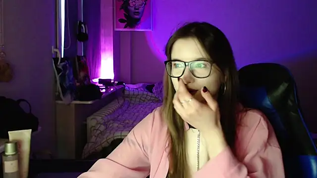 Snapshot of LunaXcherry chatting on April 10, 5:39 pm LunaXcherry online show from April 10, 5:39 pm