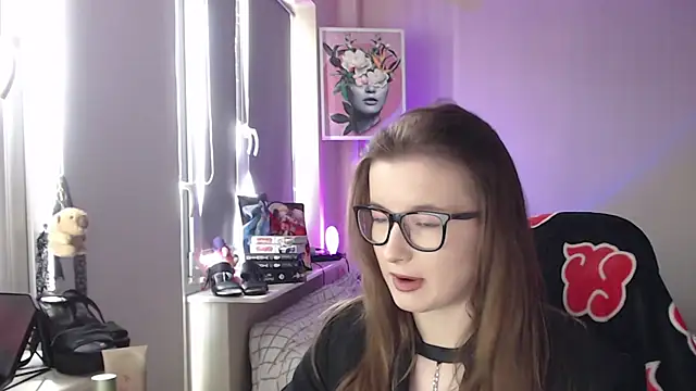 Snapshot of LunaXcherry chatting on April 19, 11:09 am LunaXcherry online show from April 19, 11:09 am