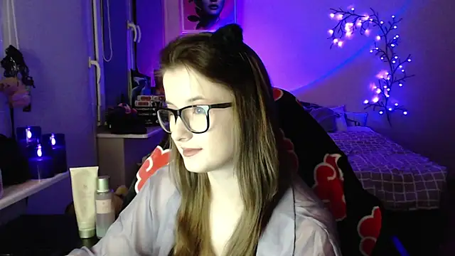 Snapshot of LunaXcherry chatting on April 30, 8:57 pm LunaXcherry online show from April 30, 8:57 pm