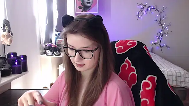 Snapshot of LunaXcherry chatting on May 1, 9:03 am LunaXcherry online show from May 1, 9:03 am