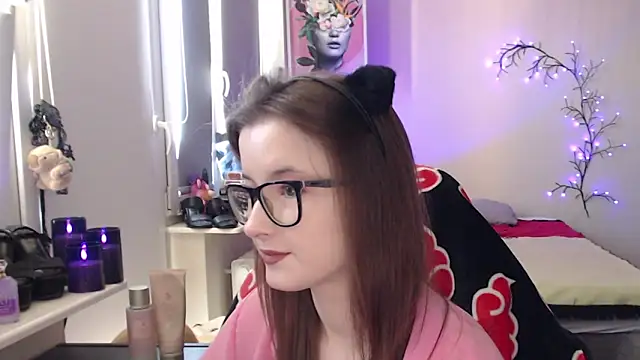 Snapshot of LunaXcherry chatting on May 2, 11:37 am LunaXcherry online show from May 2, 11:37 am