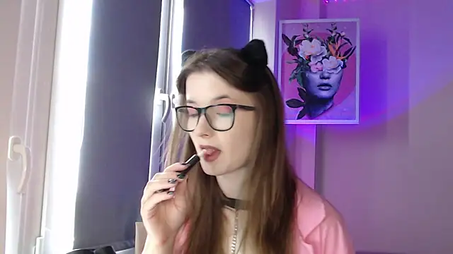 Snapshot of LunaXcherry chatting on May 21, 4:47 pm LunaXcherry online show from May 21, 4:47 pm