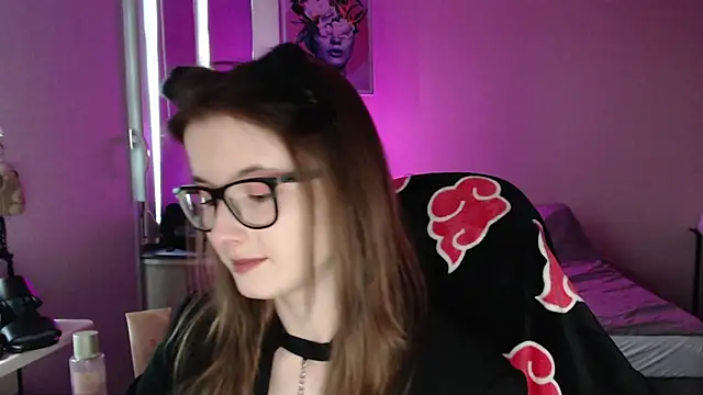 Snapshot of LunaXcherry chatting on June 9, 4:51 pm LunaXcherry online show from June 9, 4:51 pm