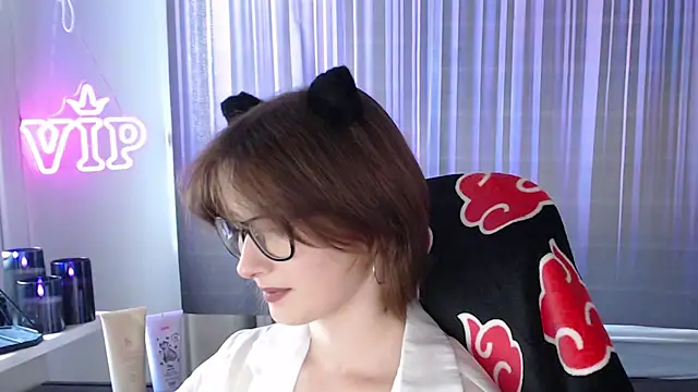 Snapshot of LunaXcherry chatting on August 3, 4:44 pm LunaXcherry online show from August 3, 4:44 pm