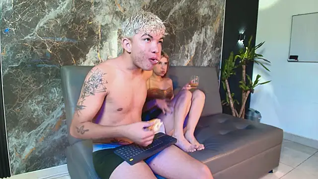 Snapshot of VelvetPassion chatting on March 9, 7:18 pm VelvetPassion online show from March 9, 7:18 pm