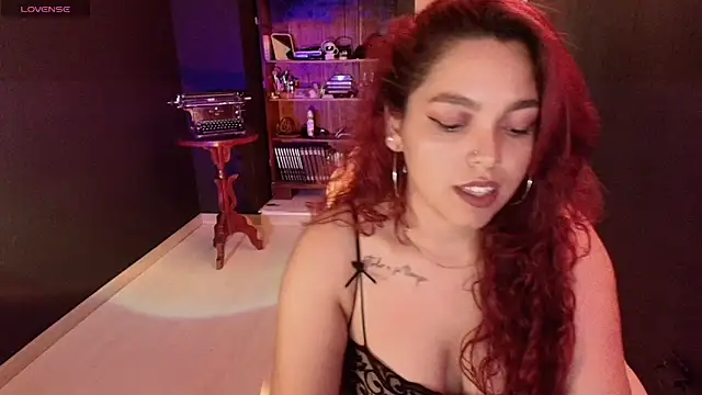 Snapshot of scarlett_velvet_ chatting on February 20, 12:07 am scarlett velvet online show from February 20, 12:07 am