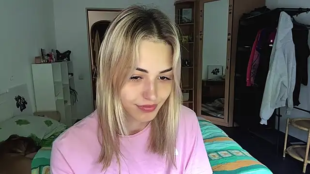 Snapshot of Evva_mayy chatting on June 7, 6:28 am Evva mayy online show from June 7, 6:28 am