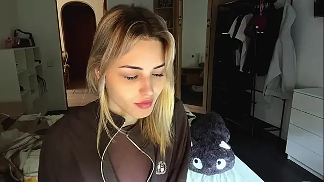 Snapshot of Evva_mayy chatting on June 12, 5:50 am Evva mayy online show from June 12, 5:50 am