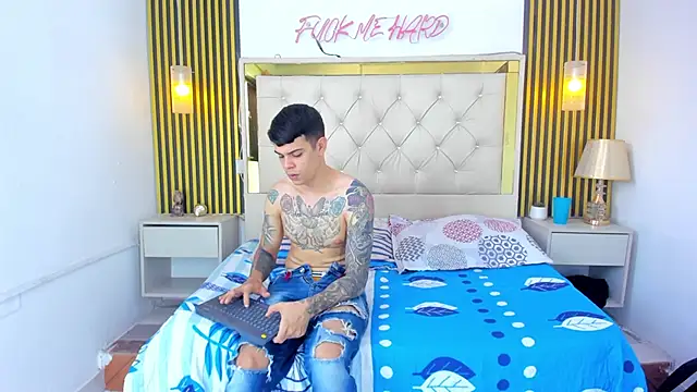 Snapshot of Adventurous_Boys chatting on March 16, 6:12 pm Adventurous Boys online show from March 16, 6:12 pm