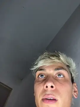 Snapshot of Babyfacenik chatting on March 4, 5:19 pm Babyfacenik online show from March 4, 5:19 pm