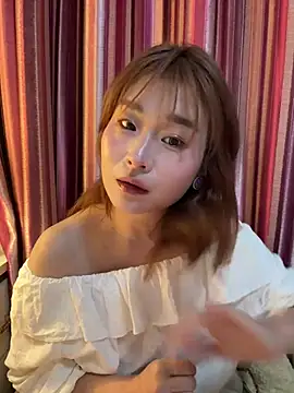 Snapshot of A-cola chatting on March 18, 5:32 am A-cola online show from March 18, 5:32 am