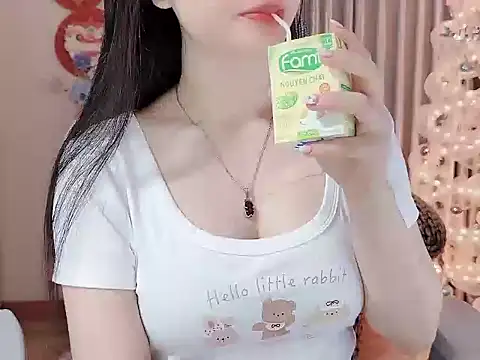 Snapshot of Agnelyn___ chatting on April 7, 2:01 am Agnelyn online show from April 7, 2:01 am