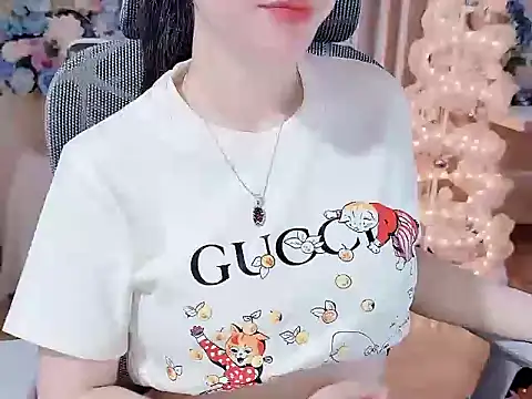 Agnelyn    online show from July 6, 11:40 am