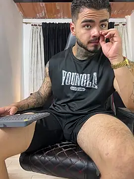 Benjii Carter1 online show from April 30, 2:07 am