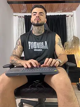 Benjii Carter1 online show from May 4, 2:40 am