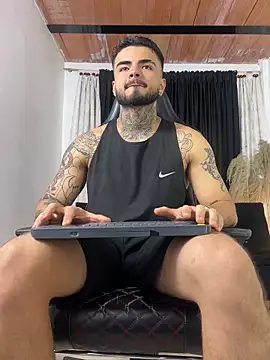 Benjii Carter1 online show from May 5, 2:08 am