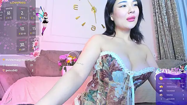 Snapshot of sexaxion_lee chatting on March 8, 8:45 pm sexaxion lee online show from March 8, 8:45 pm