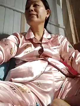 Snapshot of Kiss_love2 chatting on June 8, 1:28 am Kiss love2 online show from June 8, 1:28 am